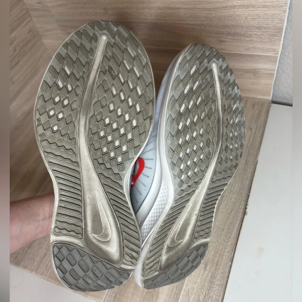 Nike Quest 5 Pure Platinum Light Crimson Gray Red